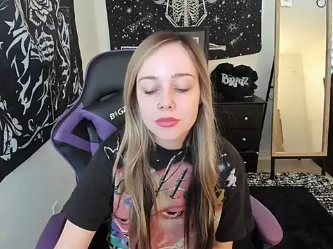 luna lovelyyy online show from December 17, 6:13 pm
