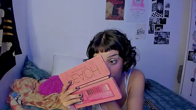 harakitty  online show from July 9, 11:15 pm
