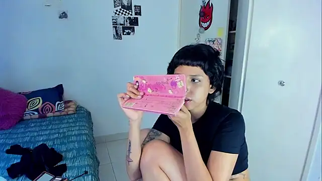 harakitty  online show from April 1, 10:28 pm