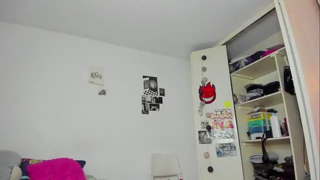 harakitty  online show from April 6, 3:02 am