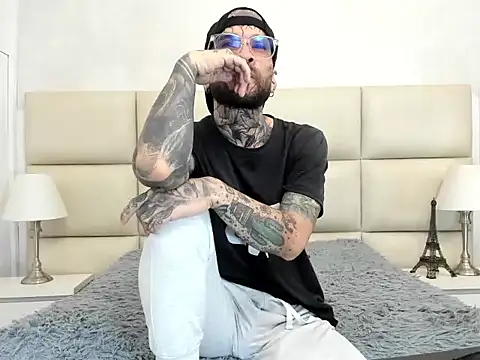 CalvinKorvus online show from December 18, 9:40 pm