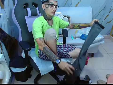 Boy tatto77 online show from February 22, 7:37 pm