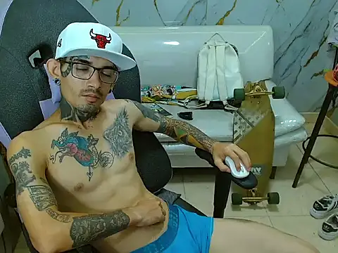 Boy tatto77 online show from April 1, 1:41 pm