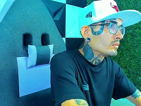 Boy tatto77 online show from March 22, 12:40 pm