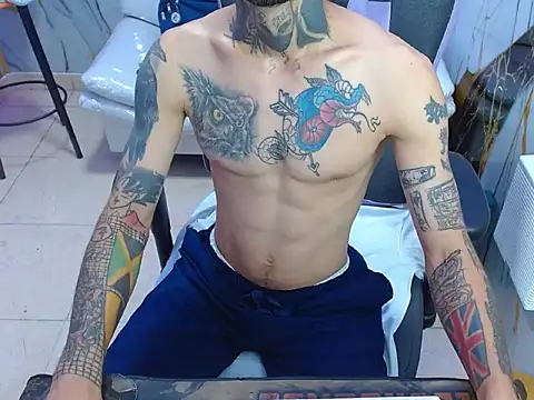 Snapshot of Boy_tatto77 chatting on May 8, 11:47 am Boy tatto77 online show from May 8, 11:47 am