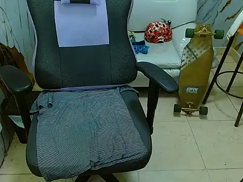 Boy tatto77 online show from April 1, 12:06 pm