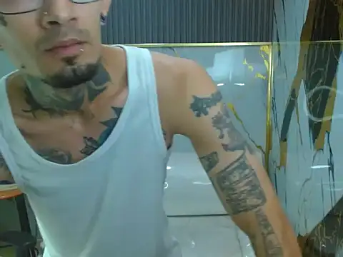 Snapshot of Boy_tatto77 chatting on May 5, 11:46 am Boy tatto77 online show from May 5, 11:46 am