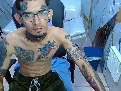 Snapshot of Boy_tatto77 chatting on May 15, 11:52 am Boy tatto77 online show from May 15, 11:52 am