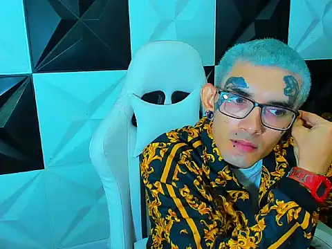 Boy tatto77 online show from December 20, 6:33 pm