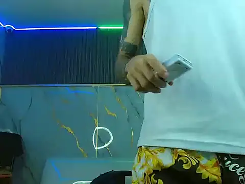 Snapshot of Boy_tatto77 chatting on May 19, 1:56 am Boy tatto77 online show from May 19, 1:56 am