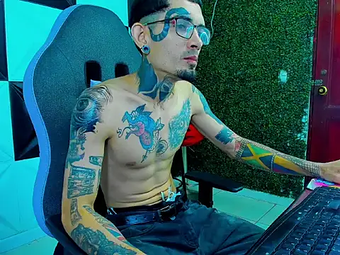 Snapshot of Boy_tatto77 chatting on May 27, 12:01 pm Boy tatto77 online show from May 27, 12:01 pm