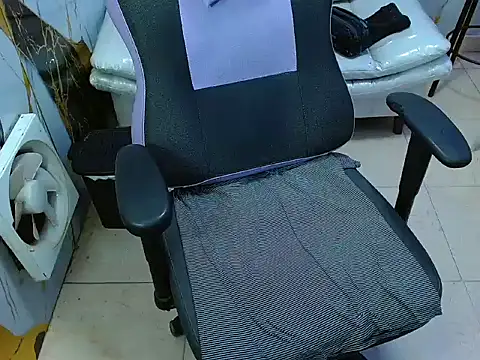 Boy tatto77 online show from March 17, 12:30 pm