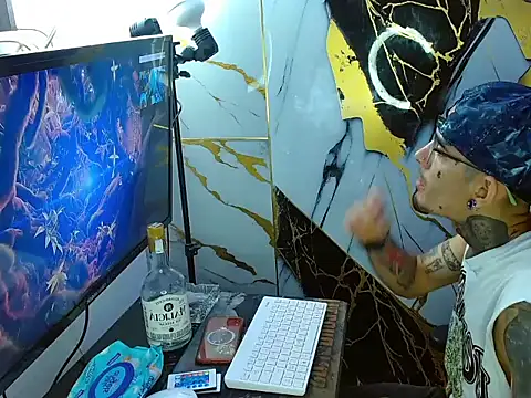 Snapshot of Boy_tatto77 chatting on June 3, 11:44 am Boy tatto77 online show from June 3, 11:44 am