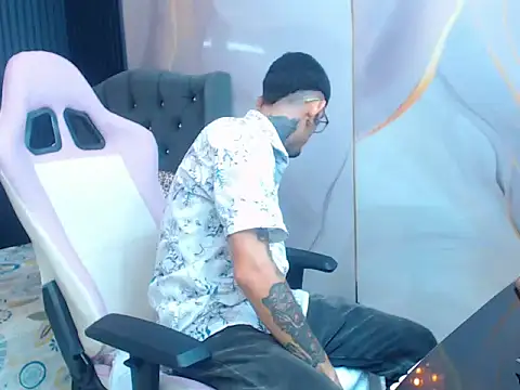 Snapshot of Boy_tatto77 chatting on May 7, 12:08 pm Boy tatto77 online show from May 7, 12:08 pm