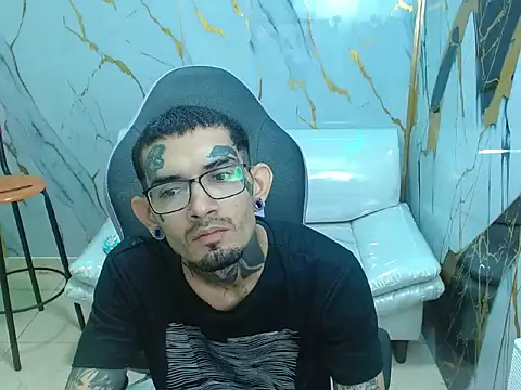 Snapshot of Boy_tatto77 chatting on May 3, 12:20 pm Boy tatto77 online show from May 3, 12:20 pm
