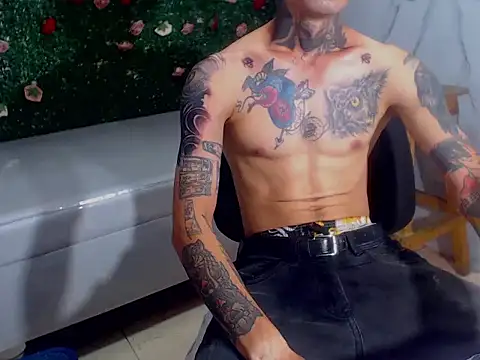 Snapshot of Boy_tatto77 chatting on June 4, 7:51 pm Boy tatto77 online show from June 4, 7:51 pm
