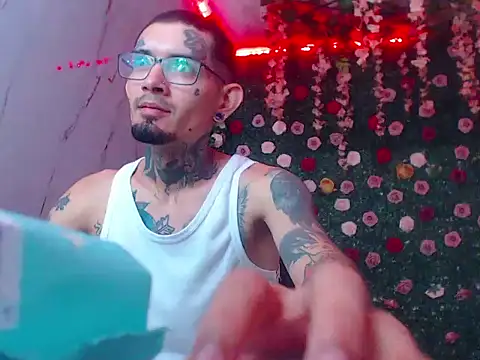 Boy tatto77 online show from April 23, 12:29 pm