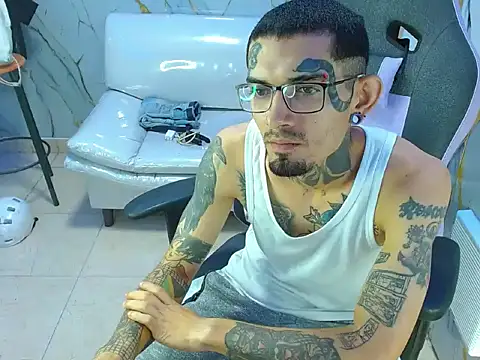 Snapshot of Boy_tatto77 chatting on April 25, 1:41 pm Boy tatto77 online show from April 25, 1:41 pm