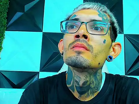 Boy tatto77 online show from February 21, 7:16 pm