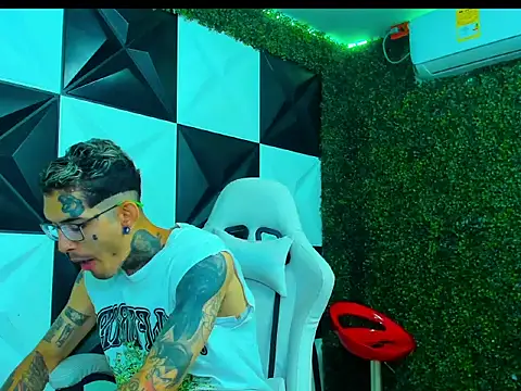 Boy tatto77 online show from March 12, 1:37 pm