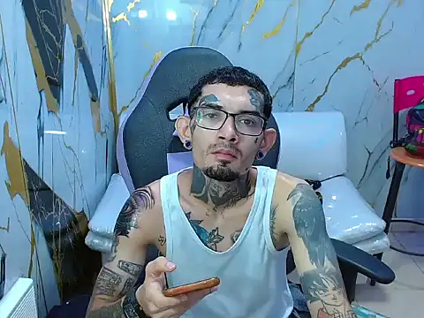 Snapshot of Boy_tatto77 chatting on May 22, 11:19 am Boy tatto77 online show from May 22, 11:19 am