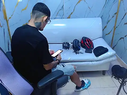 Boy tatto77 online show from July 16, 12:51 am