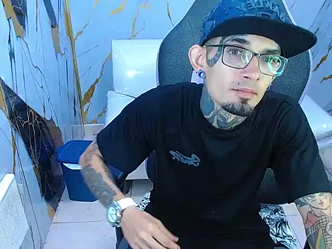 Boy tatto77 online show from July 22, 1:51 am
