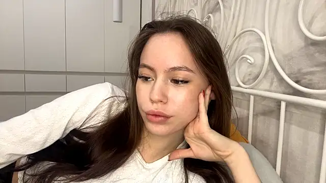 Snapshot of KitCerveny chatting on December 19, 7:33 am KitCerveny online show from December 19, 7:33 am