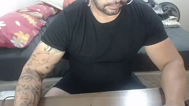 Snapshot of drlluis chatting on March 28, 6:31 pm drlluis online show from March 28, 6:31 pm