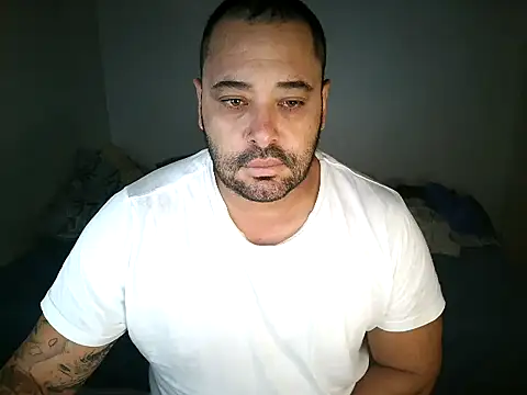 Snapshot of drlluis chatting on January 6, 11:03 am drlluis online show from January 6, 11:03 am