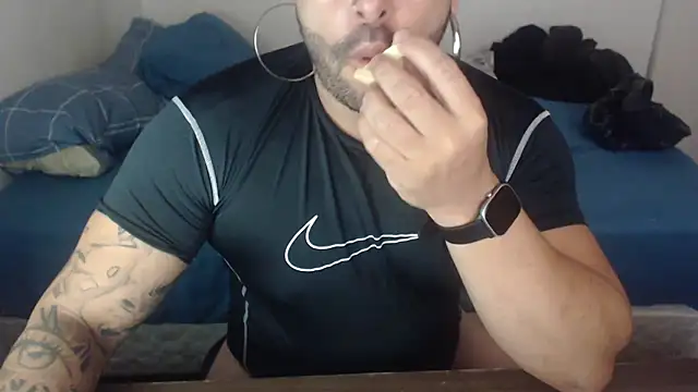 Snapshot of drlluis chatting on March 13, 5:07 pm drlluis online show from March 13, 5:07 pm