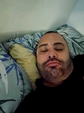 Snapshot of drlluis chatting on December 19, 12:25 am drlluis online show from December 19, 12:25 am