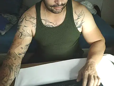 Snapshot of drlluis chatting on January 9, 3:57 am drlluis online show from January 9, 3:57 am