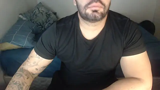 Snapshot of drlluis chatting on February 19, 2:52 am drlluis online show from February 19, 2:52 am