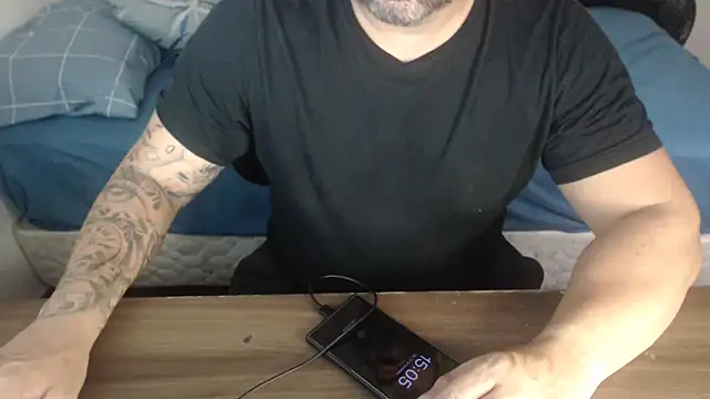 Snapshot of drlluis chatting on February 17, 6:05 pm drlluis online show from February 17, 6:05 pm