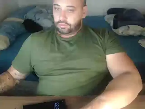 Snapshot of drlluis chatting on February 4, 1:00 am drlluis online show from February 4, 1:00 am