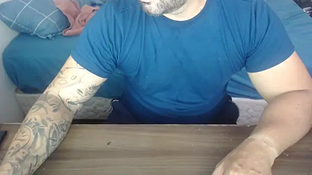 Snapshot of drlluis chatting on February 12, 2:39 pm drlluis online show from February 12, 2:39 pm