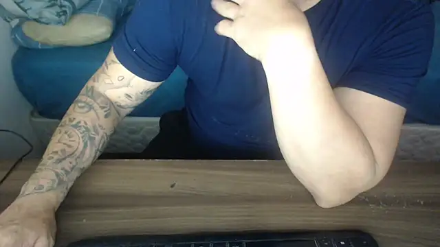 Snapshot of drlluis chatting on February 19, 4:04 pm drlluis online show from February 19, 4:04 pm