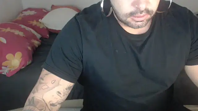 Snapshot of drlluis chatting on April 2, 10:55 am drlluis online show from April 2, 10:55 am