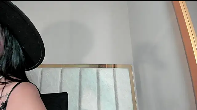 GahiaBelucci online show from April 9, 6:14 pm