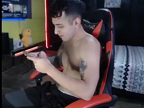 JustynAle2025 online show from December 19, 10:45 pm