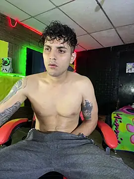 JustynAle2025 online show from April 28, 4:39 am