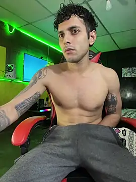 JustynAle2025 online show from February 12, 4:07 pm