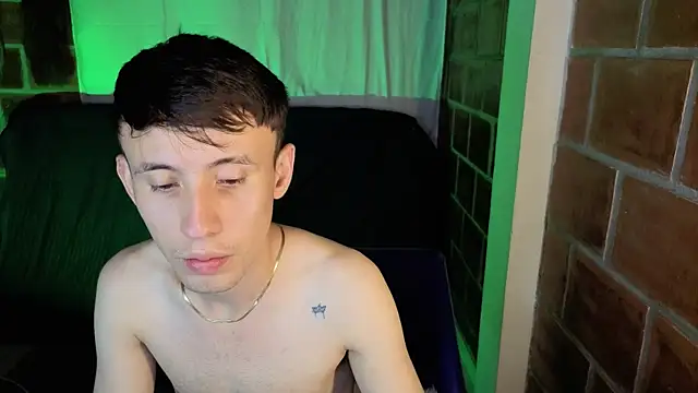 Snapshot of purepleasure777 chatting on December 17, 11:32 pm purepleasure777 online show from December 17, 11:32 pm