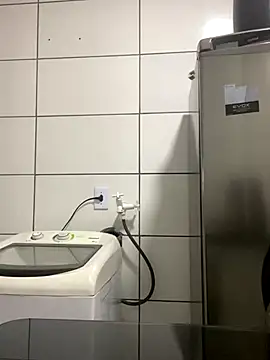 Snapshot of Nini_ chatting on December 17, 11:21 pm Nini online show from December 17, 11:21 pm