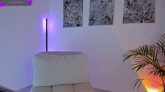 Nicollewest1 online show from May 24, 11:48 pm