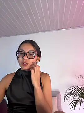 Nicollewest1 online show from March 23, 9:14 pm