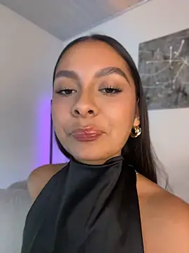 Nicollewest1 online show from June 1, 11:48 pm