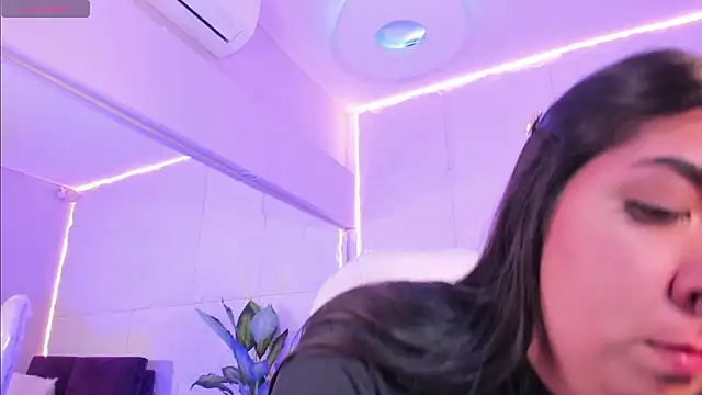 Mia Ness online show from December 18, 1:37 pm