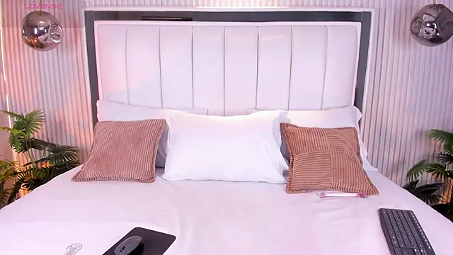 FiorelaSton online show from April 16, 4:13 am